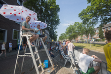 910357 Afbeelding van toeschouwers op de Vondellaan te Utrecht tijdens de officiële start van de Tour de France (Grand ...